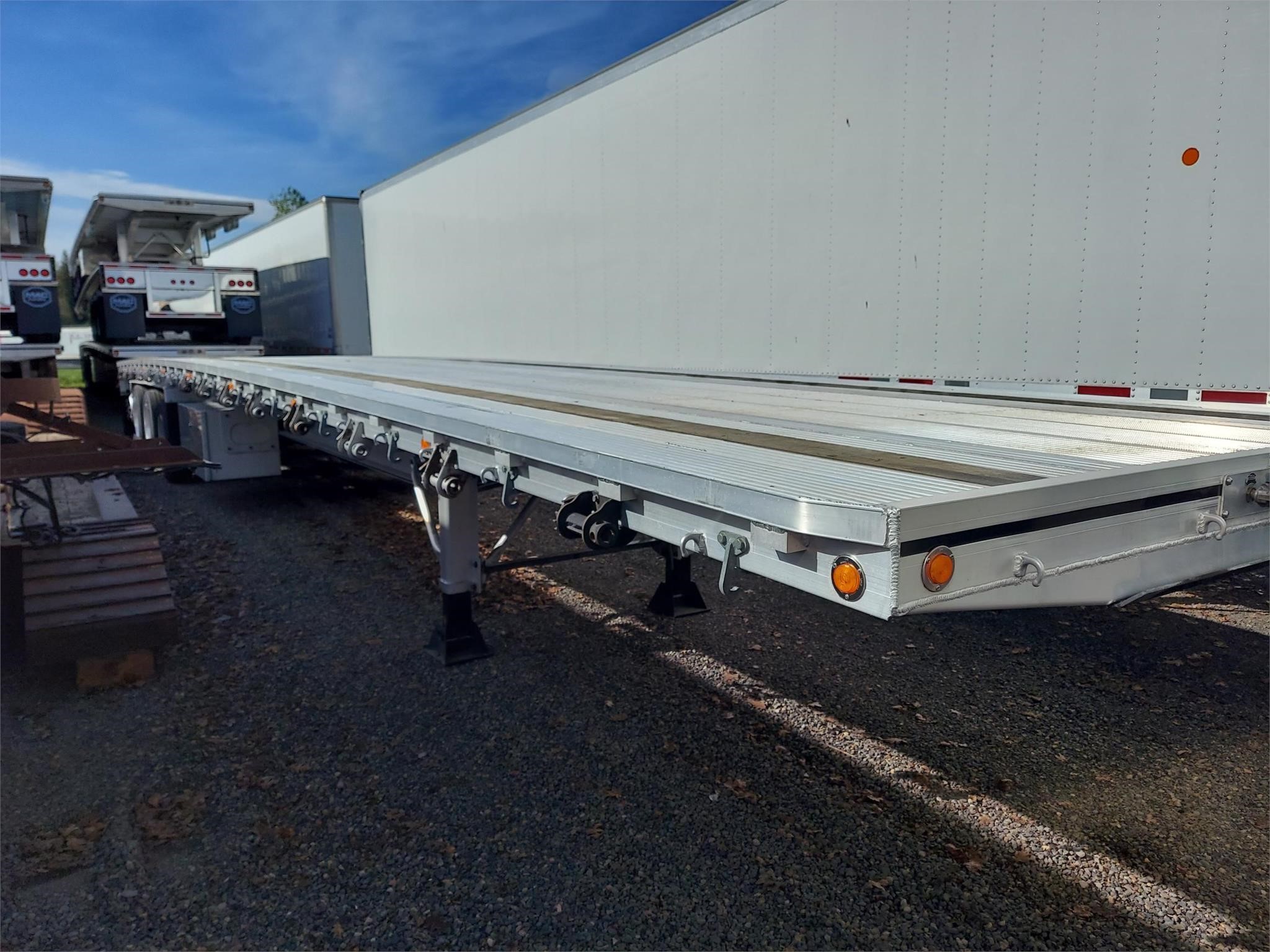 2022 MAC TRAILER MFG 53 QUAD AXLE AIR RIDE FIXED LIFT AXLE FLATBED